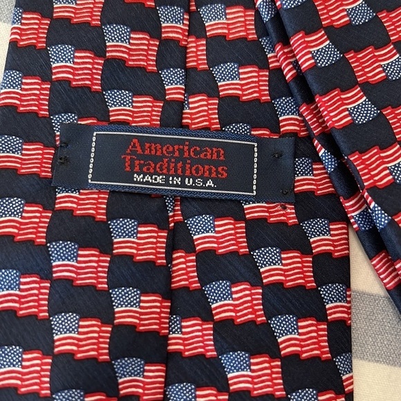 AMERICAN TRADITIONS American flag tie - Picture 2 of 4